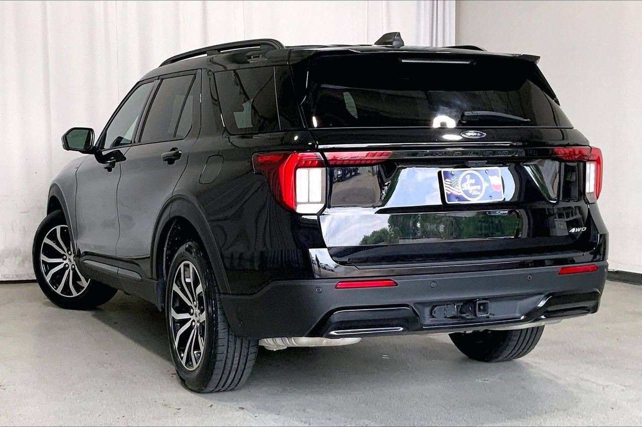 Certified 2025 Ford Explorer ST-Line AWD/4WD image 10
