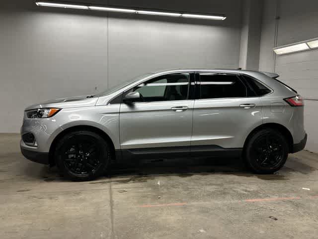 Certified 2024 Ford Edge SEL w/ Convenience Package AWD/4WD image 2