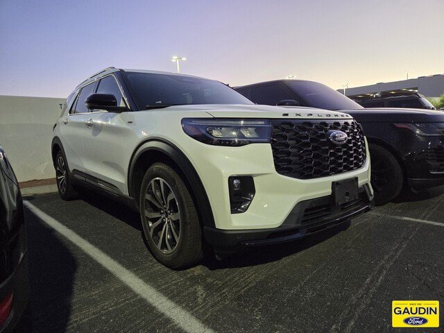 Certified 2025 Ford Explorer ST-Line w/ Premium Package RWD image 3