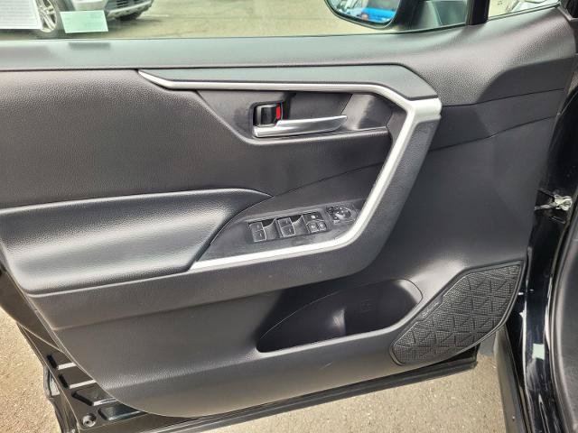 Used 2024 Toyota RAV4 XLE AWD/4WD image 21
