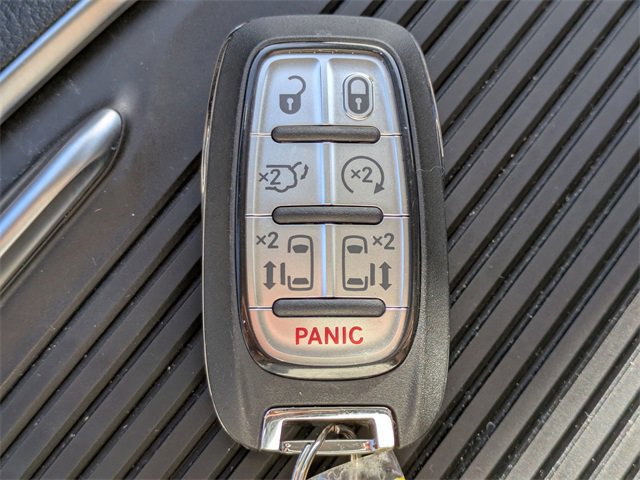 Used 2024 Chrysler Pacifica Limited image 29