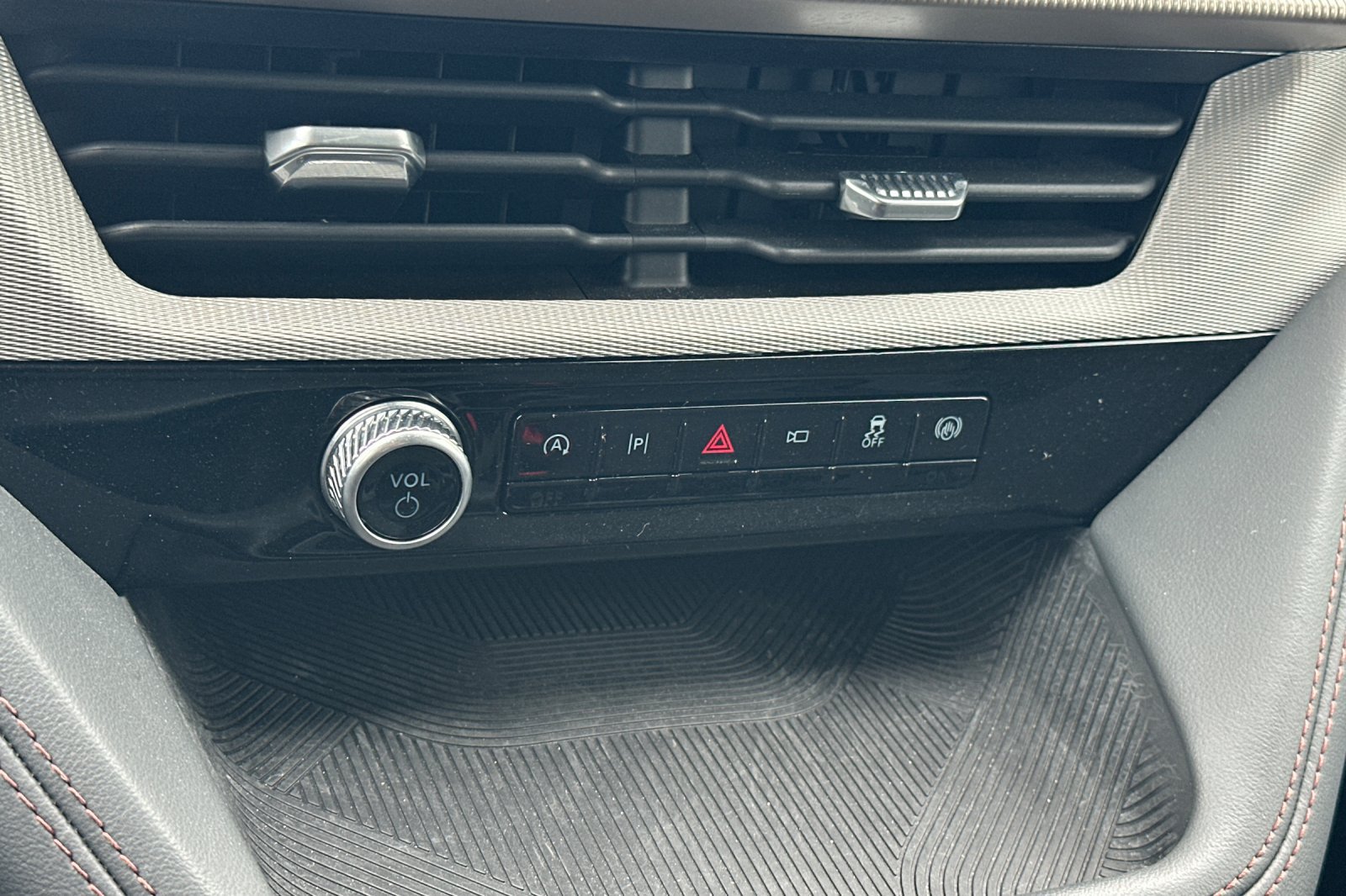 Certified 2026 Ford Explorer Active RWD image 19