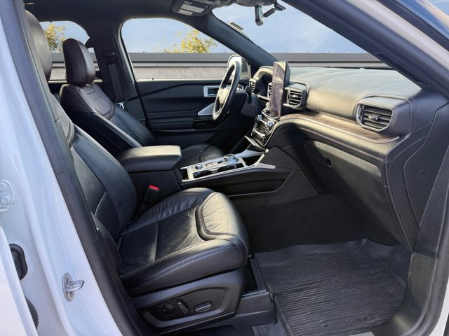 Certified 2023 Ford Explorer Platinum w/ Technology Package image 5