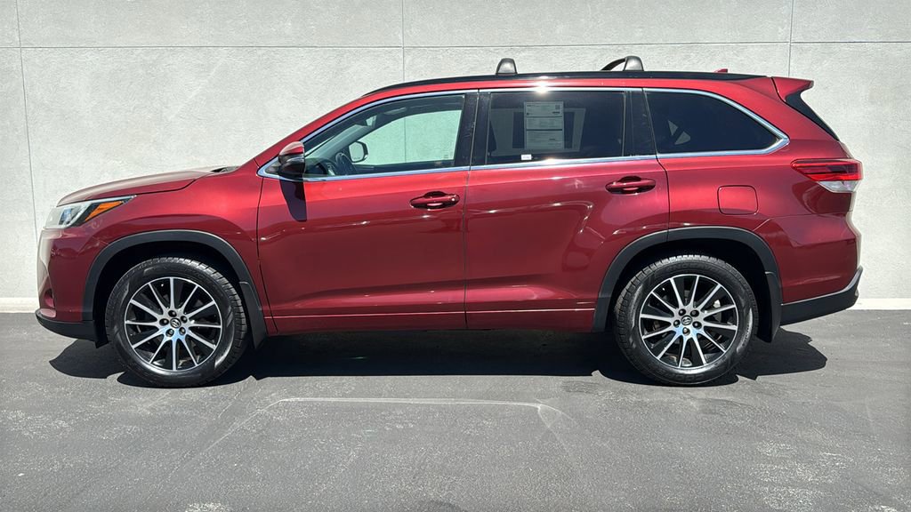 Used 2017 Toyota Highlander SE image 4