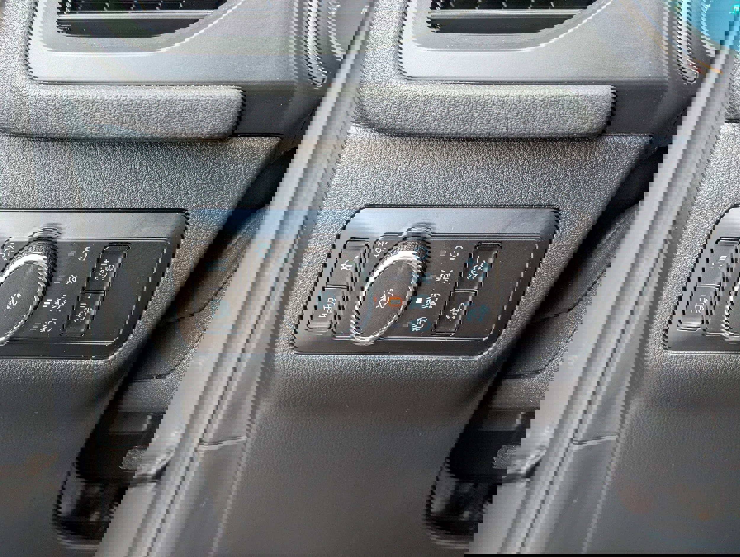 Certified 2023 Ford Escape SE w/ PHEV Premium Package image 24