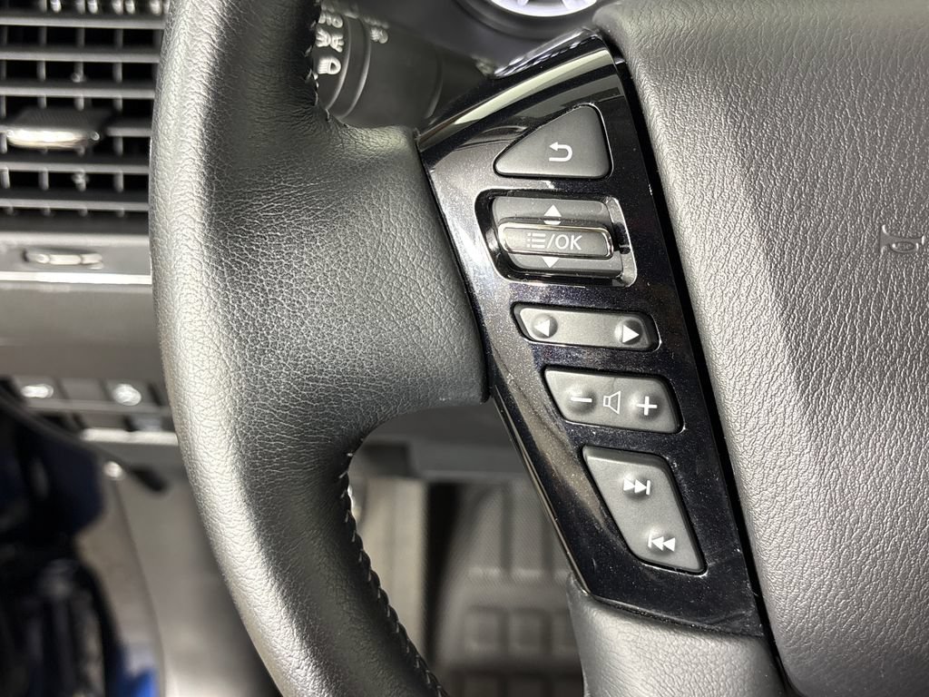 Used 2024 Nissan Armada SL w/ Captain's Chairs Package AWD/4WD image 18