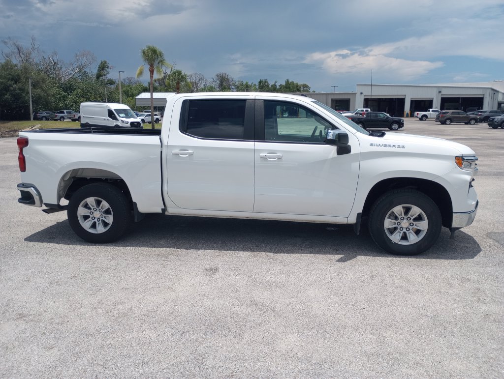 Used 2025 Chevrolet Silverado 1500 LT RWD image 6