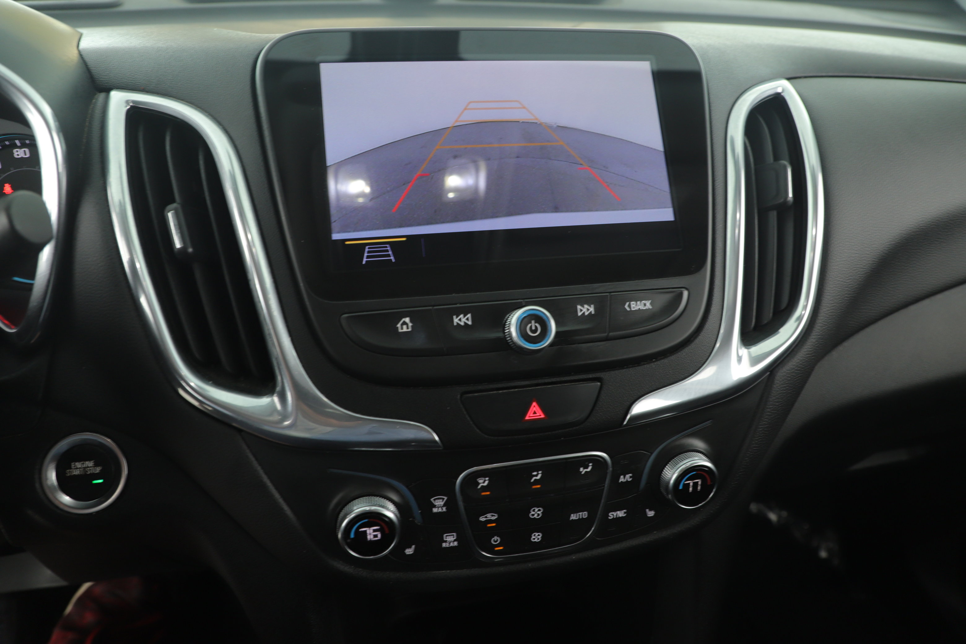 Used 2020 Chevrolet Equinox LT image 14