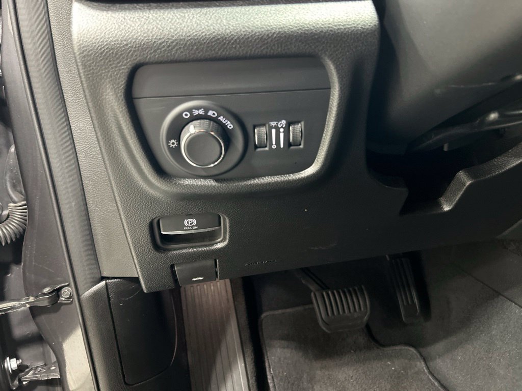 Used 2025 Jeep Grand Cherokee Laredo X w/ Luxury Tech Group I AWD/4WD image 14