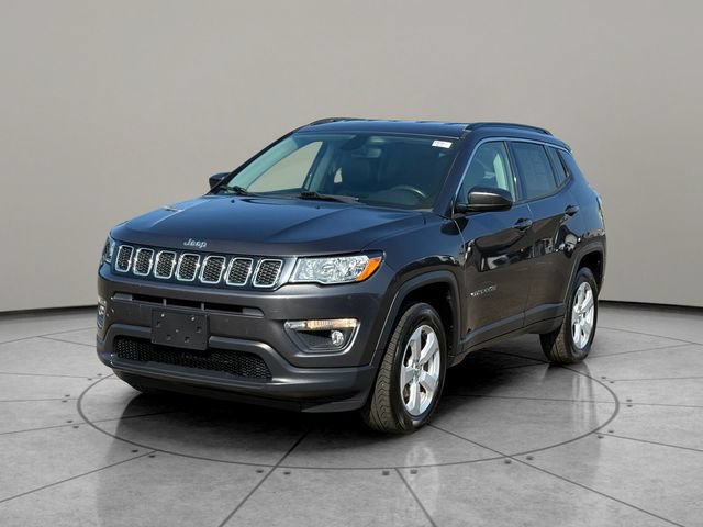 Used 2019 Jeep Compass Latitude w/ Cold Weather Group AWD/4WD image 3