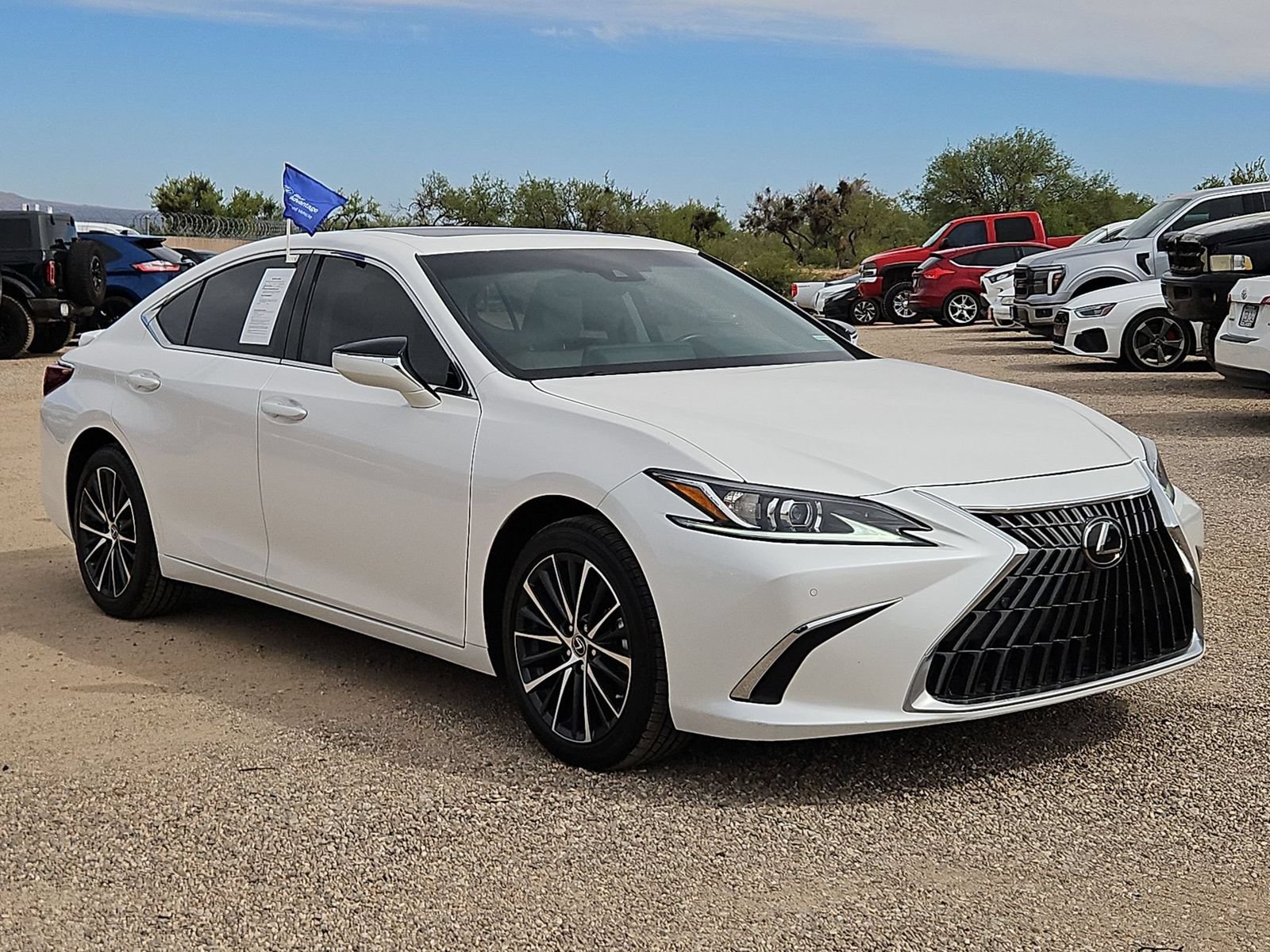 Used 2025 Lexus ES 300h w/ Premium Package FWD image 3