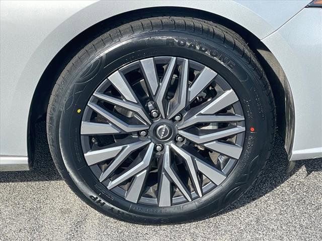 Used 2024 Nissan Altima 2.5 SV image 10