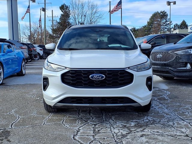 Certified 2023 Ford Escape ST-Line Select w/ Tech Pack #2 image 4