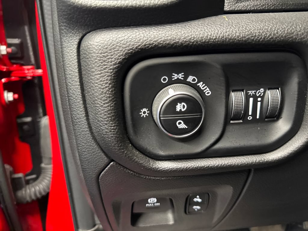 Used 2025 RAM 1500 Big Horn AWD/4WD image 39