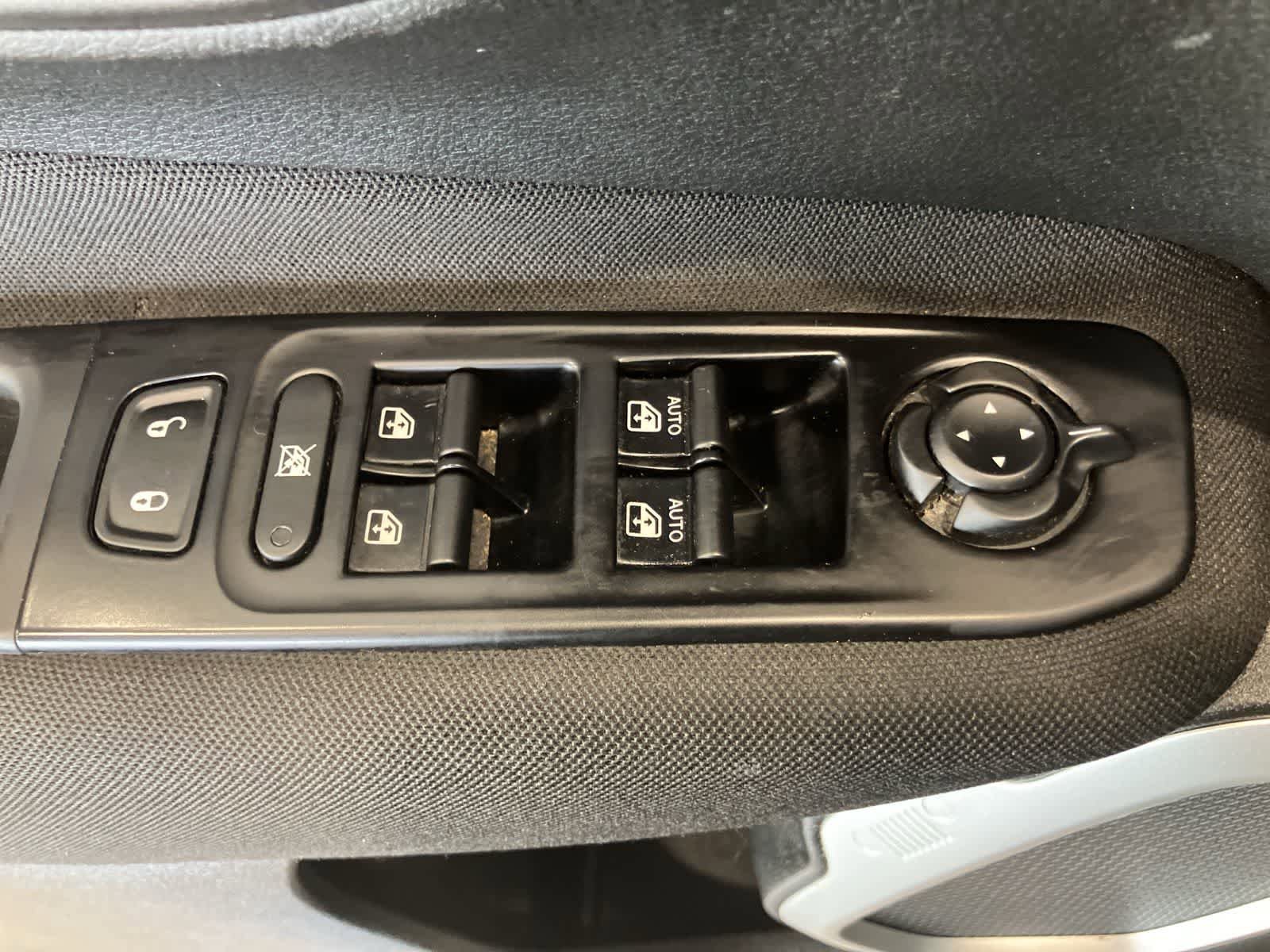 Used 2020 Jeep Renegade Latitude w/ Cold Weather Group AWD/4WD image 12