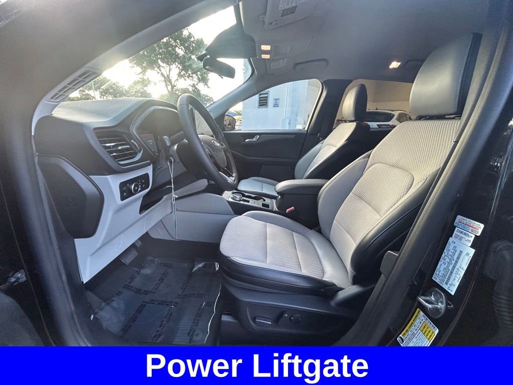 Certified 2024 Ford Escape SE image 11