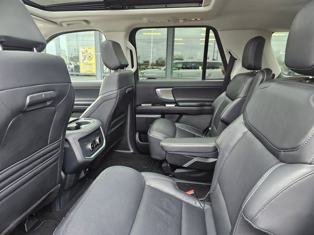 Certified 2025 Ford Expedition Platinum AWD/4WD image 13