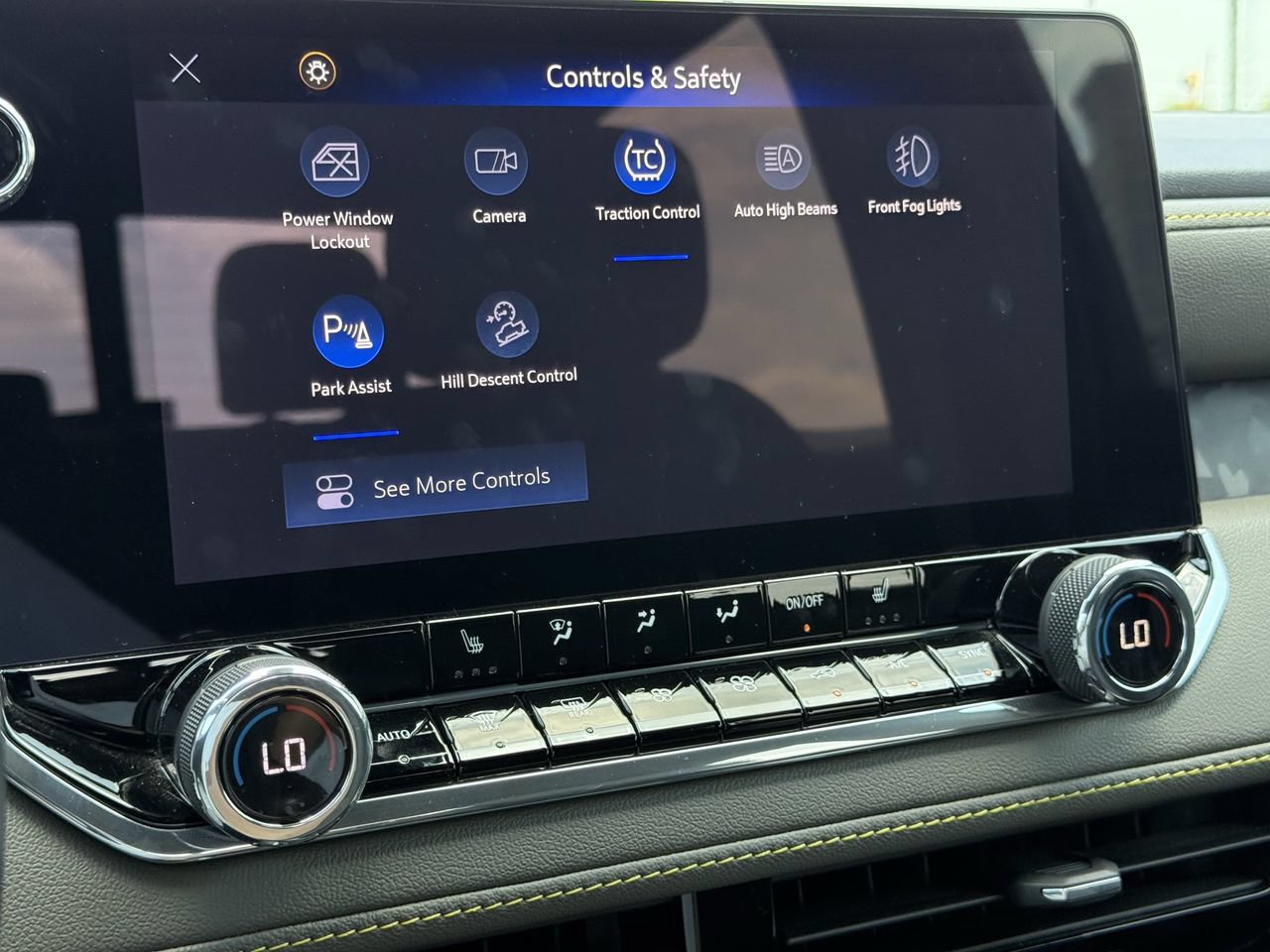 Used 2024 Chevrolet Colorado ZR2 w/ Technology Package AWD/4WD image 19
