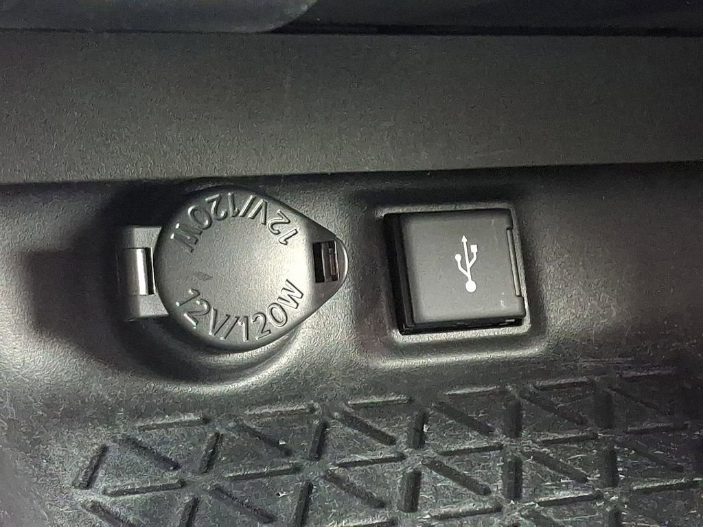 Used 2021 Toyota RAV4 LE image 23