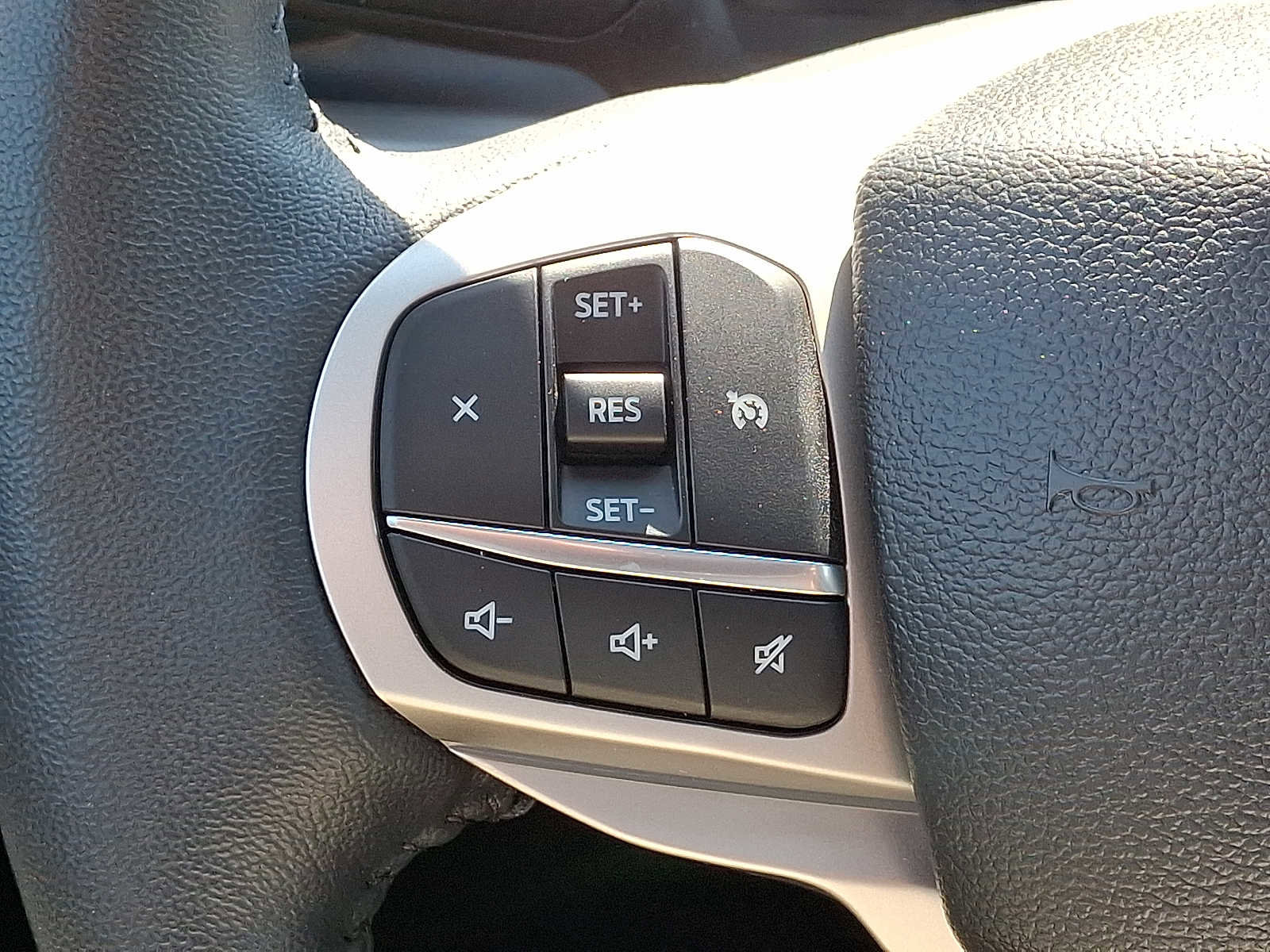 Certified 2023 Ford Explorer XLT w/ Equipment Group 202A AWD/4WD image 24