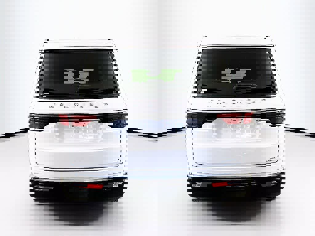 Used 2023 Jeep Wagoneer Series III w/ Preferred Equipment Group image 4