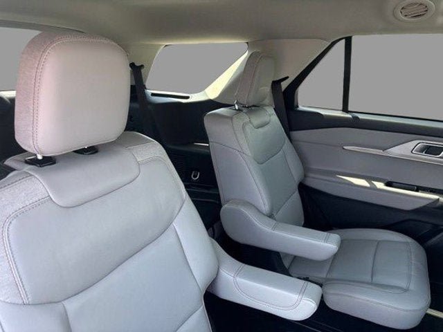 Certified 2025 Ford Explorer Active AWD/4WD image 10