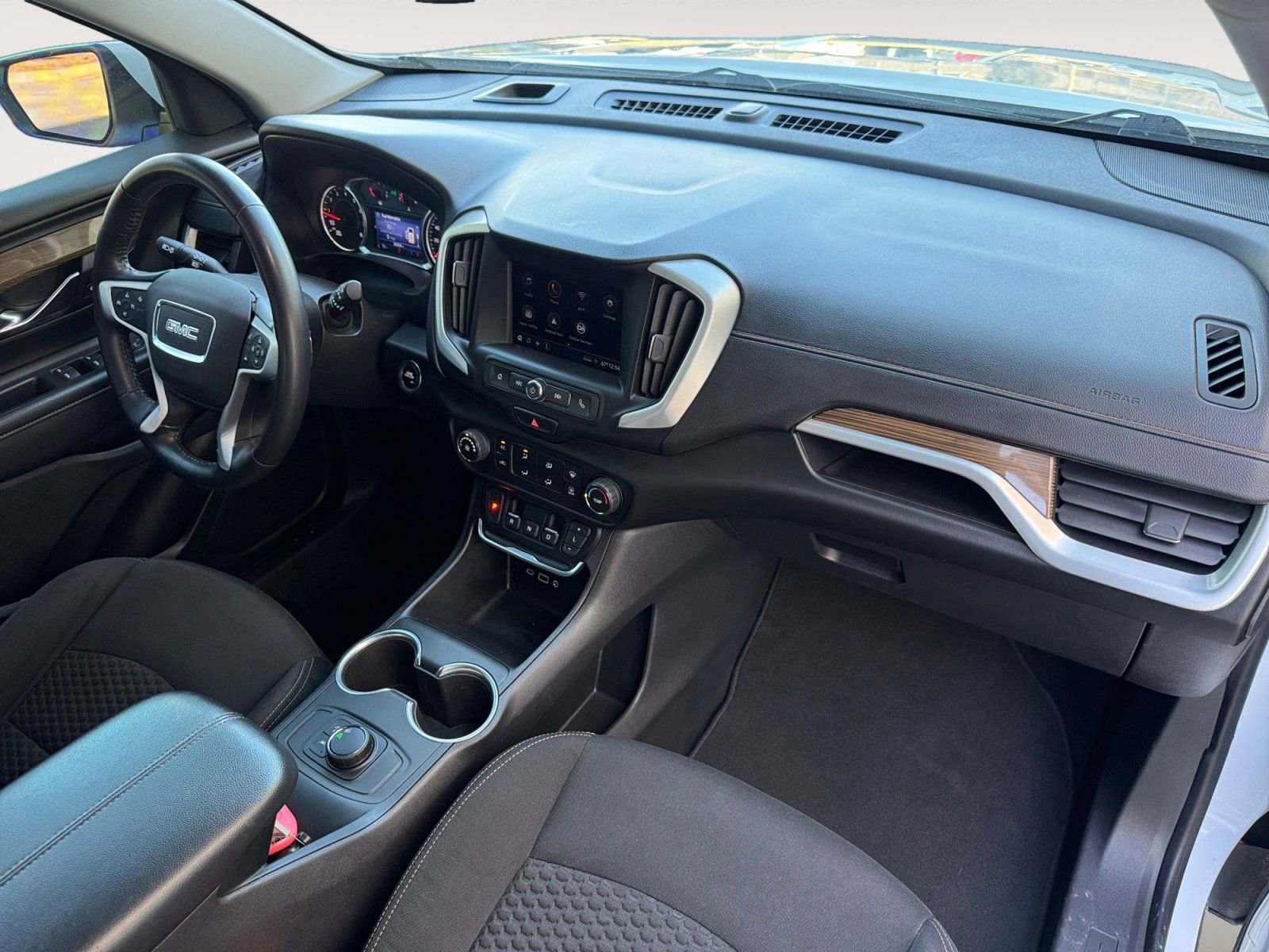 Used 2020 GMC Terrain SLE image 15