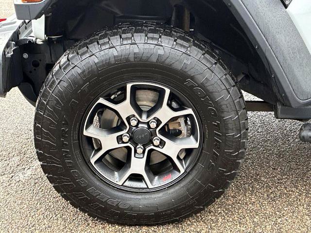 Used 2018 Jeep Wrangler Unlimited Rubicon w/ Dual Top Group AWD/4WD image 16