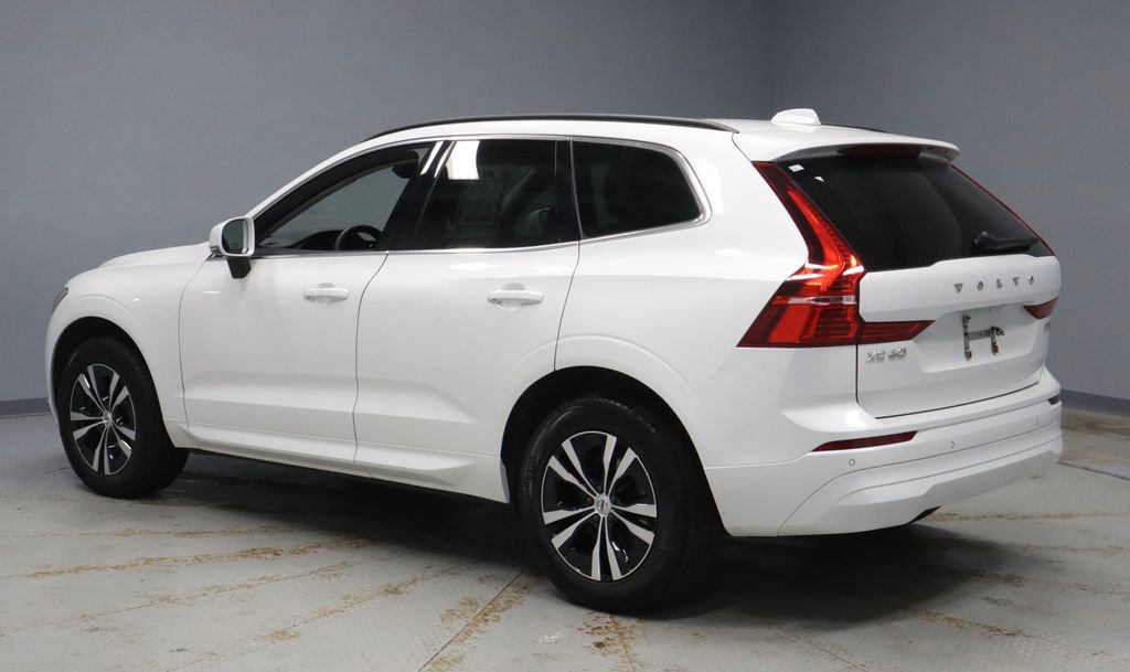 Used 2023 Volvo XC60 B5 Core AWD/4WD image 3