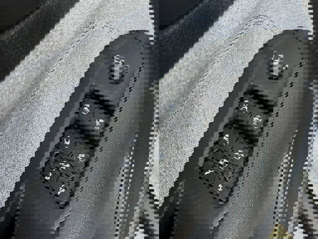 Used 2024 Jeep Compass Latitude image 29