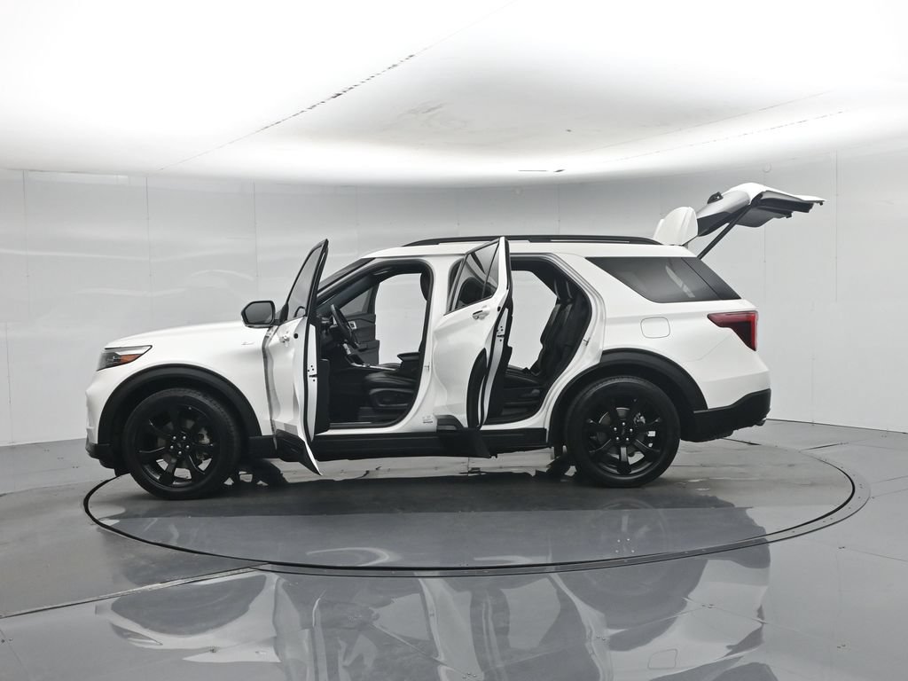 Certified 2024 Ford Explorer ST-Line w/ Class IV Trailer Tow Package RWD image 43