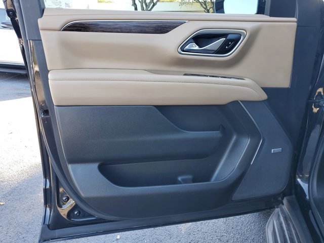 Used 2023 Chevrolet Suburban Premier image 19