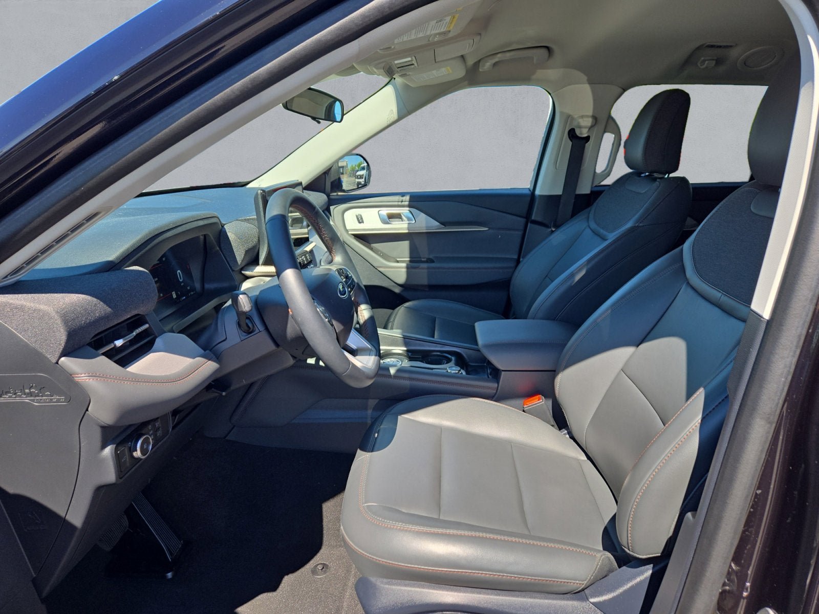 Certified 2025 Ford Explorer Active w/ Active Comfort Package AWD/4WD image 11