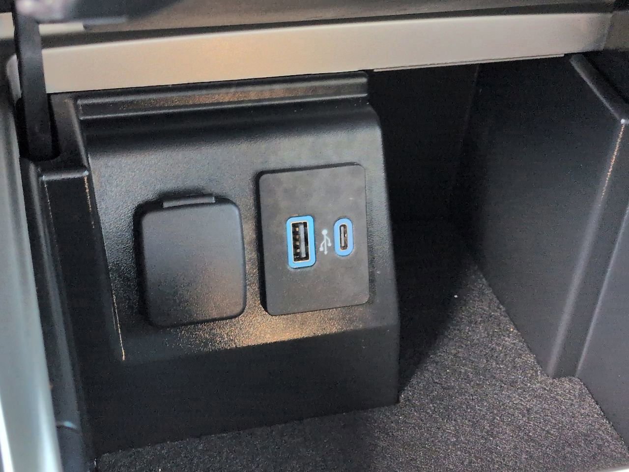 Certified 2023 Ford Explorer Limited w/ Equipment Group 301A image 21