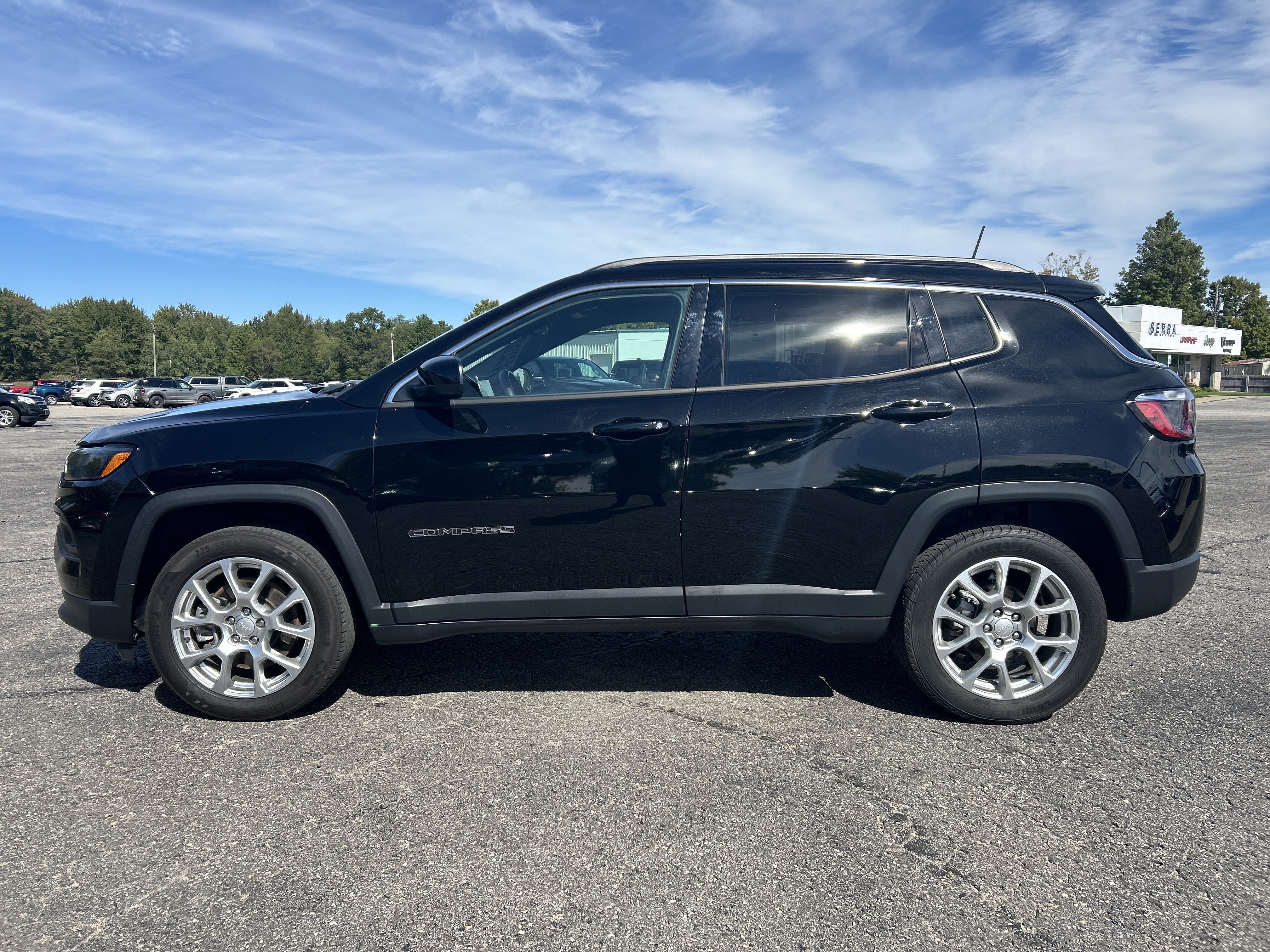 Used 2023 Jeep Compass Latitude AWD/4WD image 5
