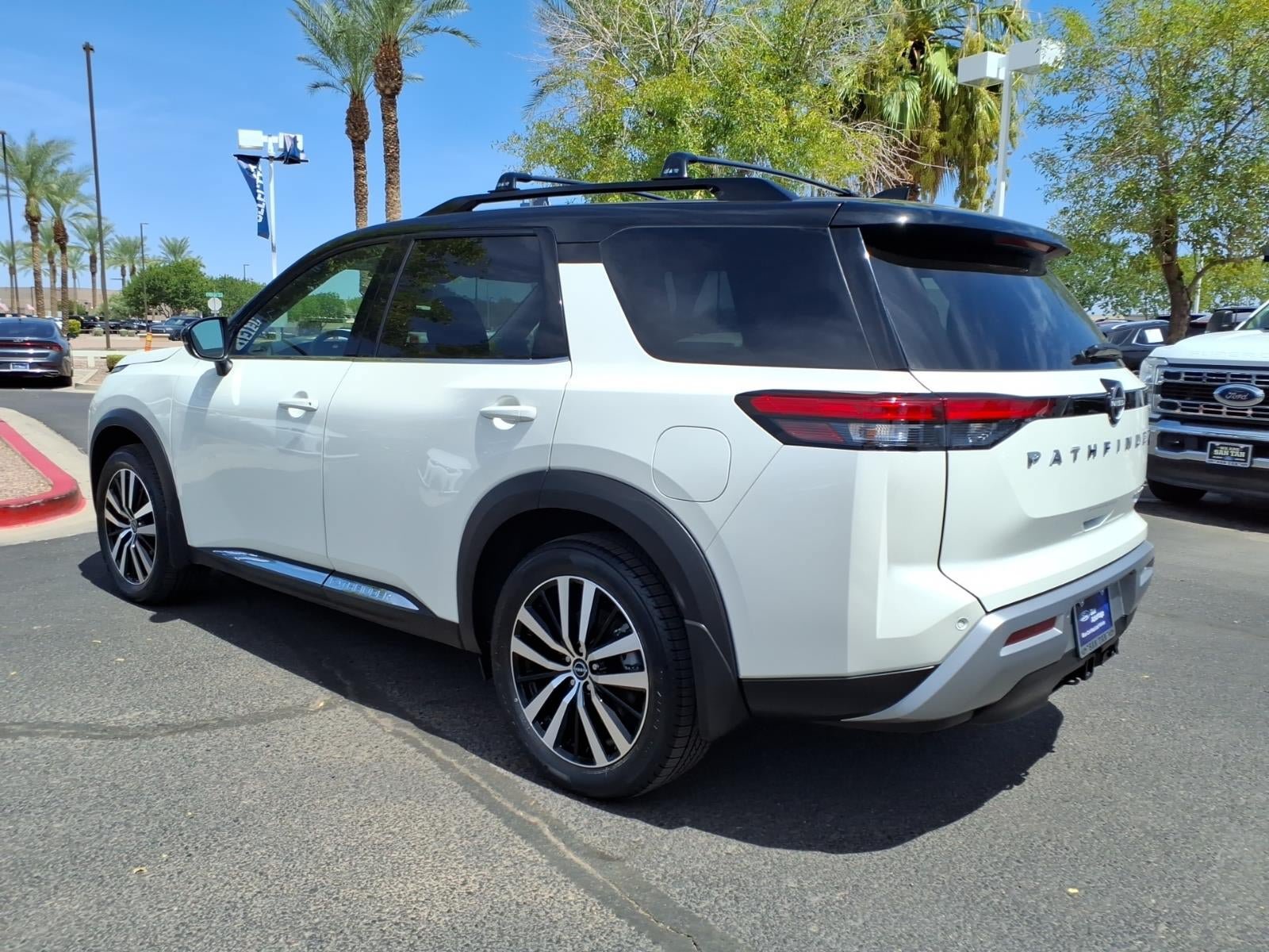 Used 2024 Nissan Pathfinder Platinum AWD/4WD image 6
