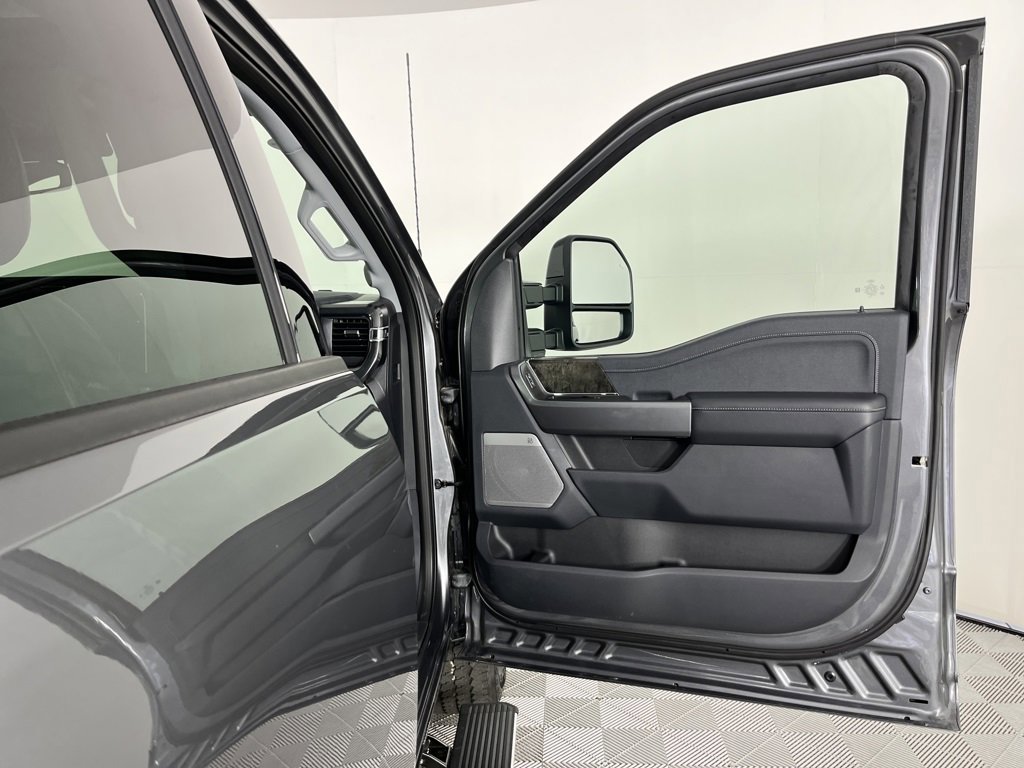 Certified 2025 Ford F350 Lariat image 31