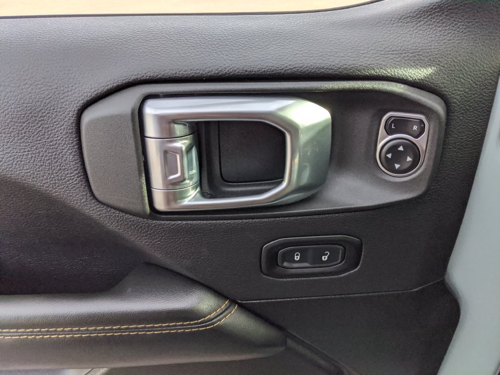 Used 2024 Jeep Wrangler Unlimited Sahara w/ Technology Group AWD/4WD image 14