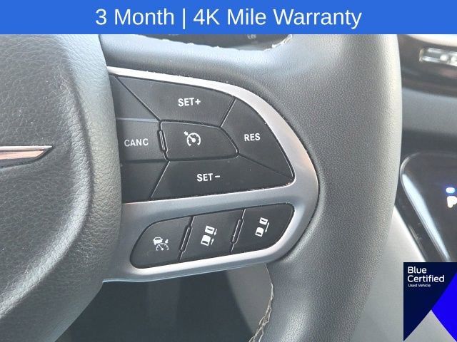 Used 2023 Chrysler Pacifica Touring-L FWD image 43