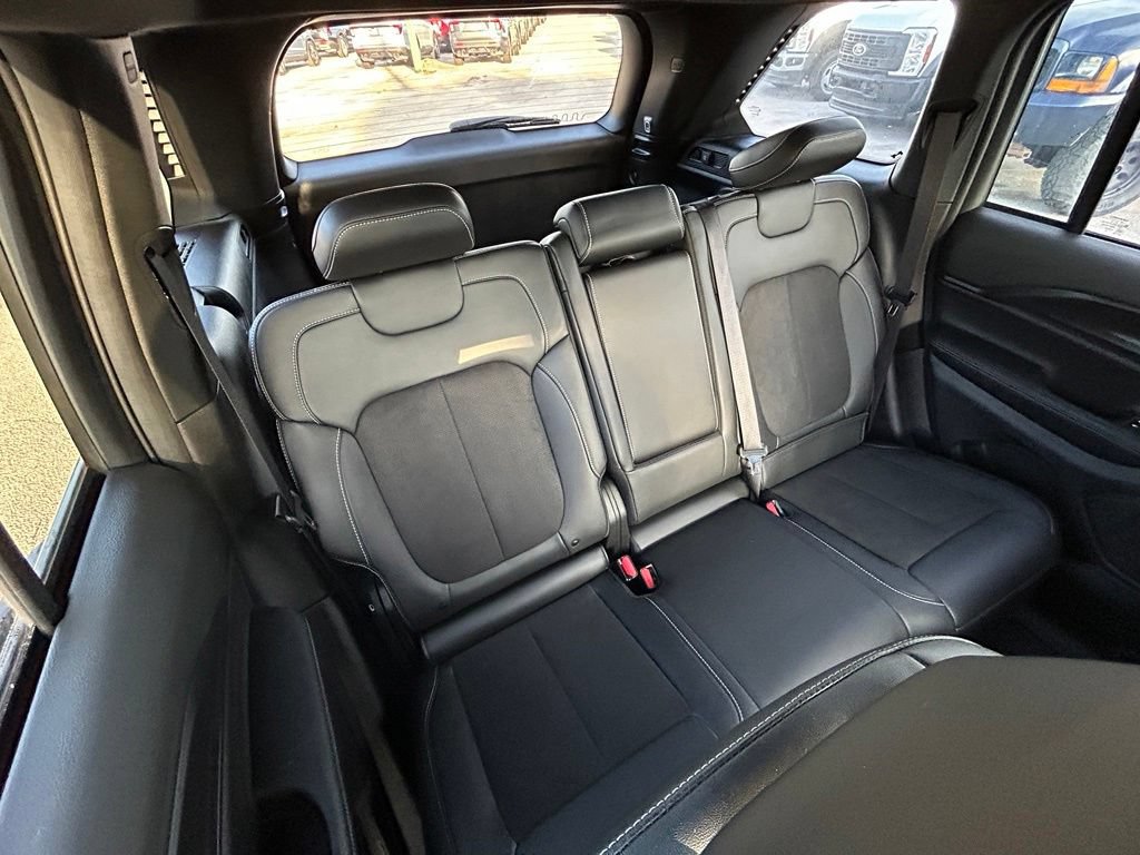 Used 2024 Jeep Grand Cherokee Altitude AWD/4WD image 29
