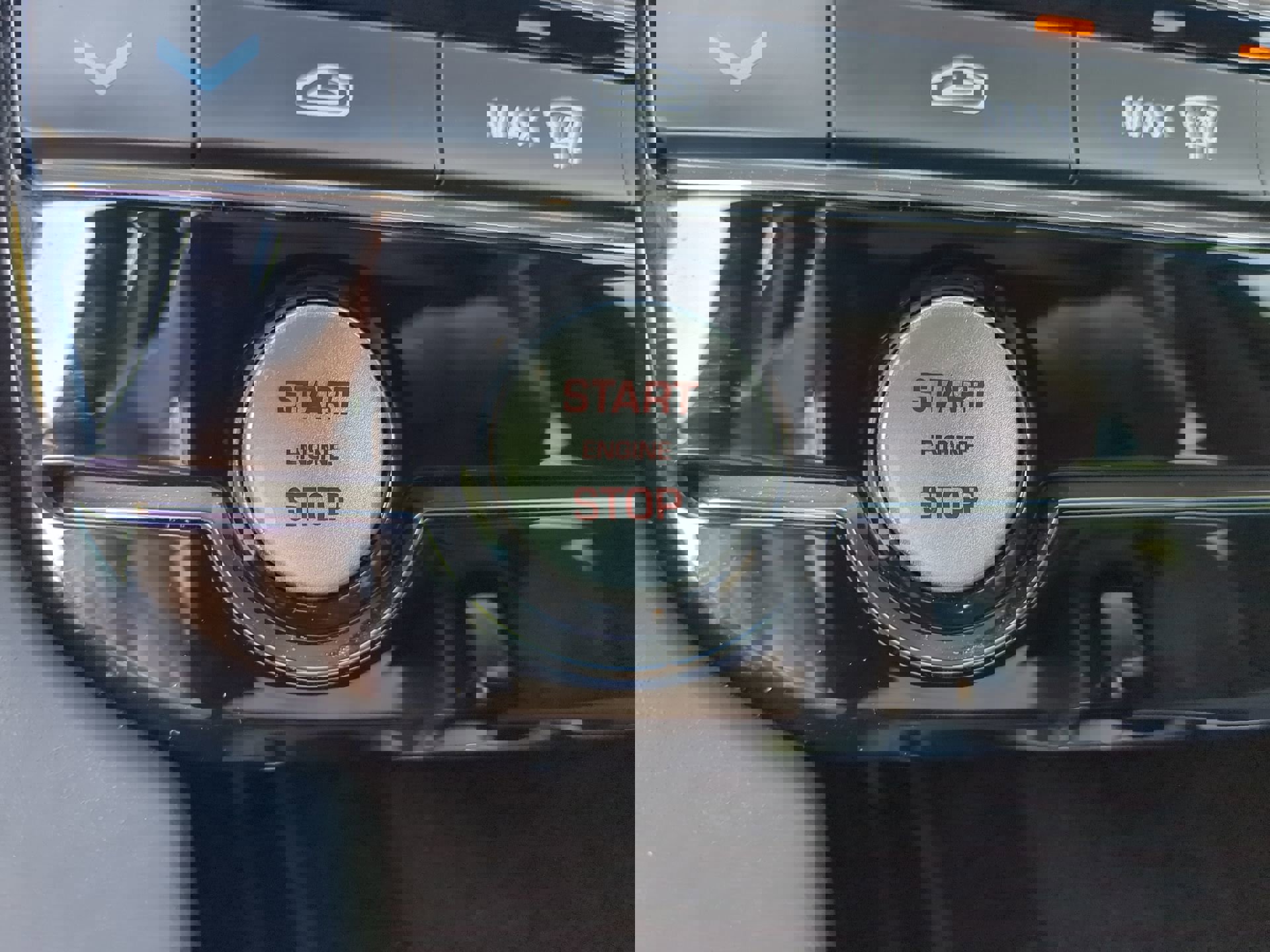 Used 2020 Jaguar F-PACE SVR image 61