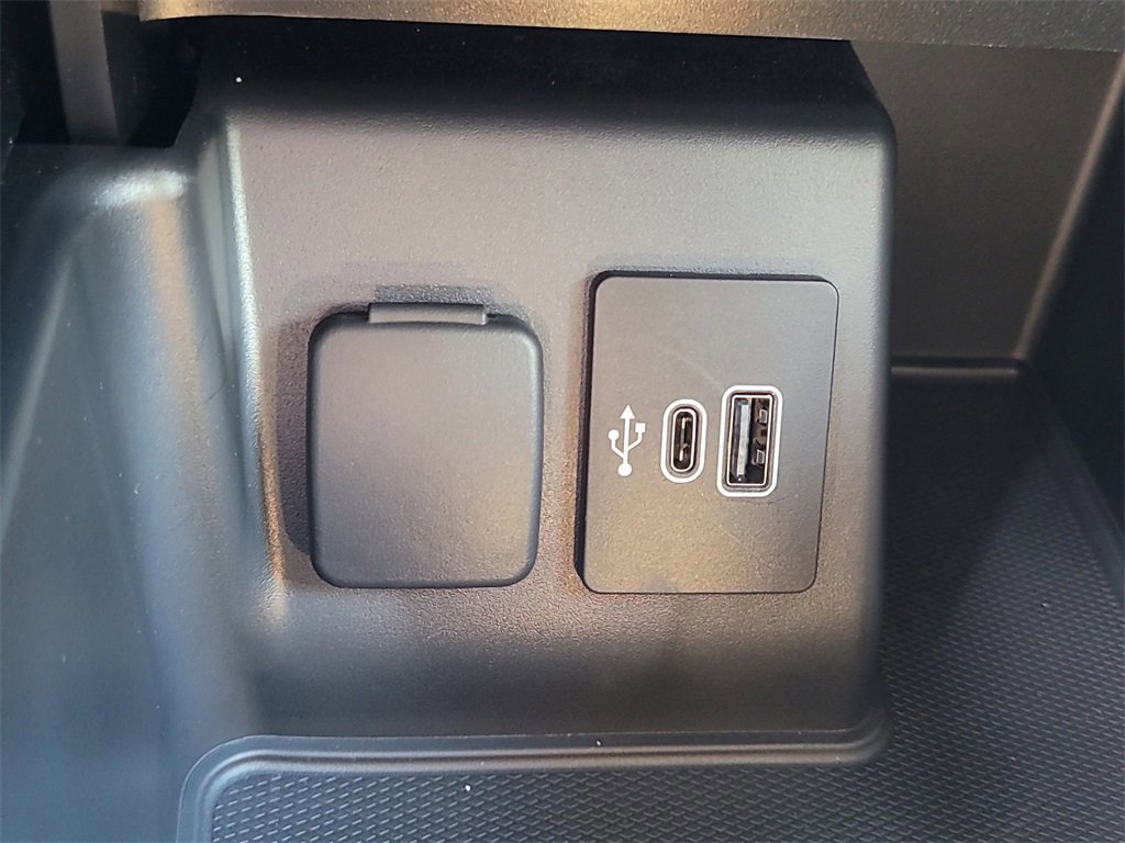 Certified 2025 Ford Explorer Active image 26