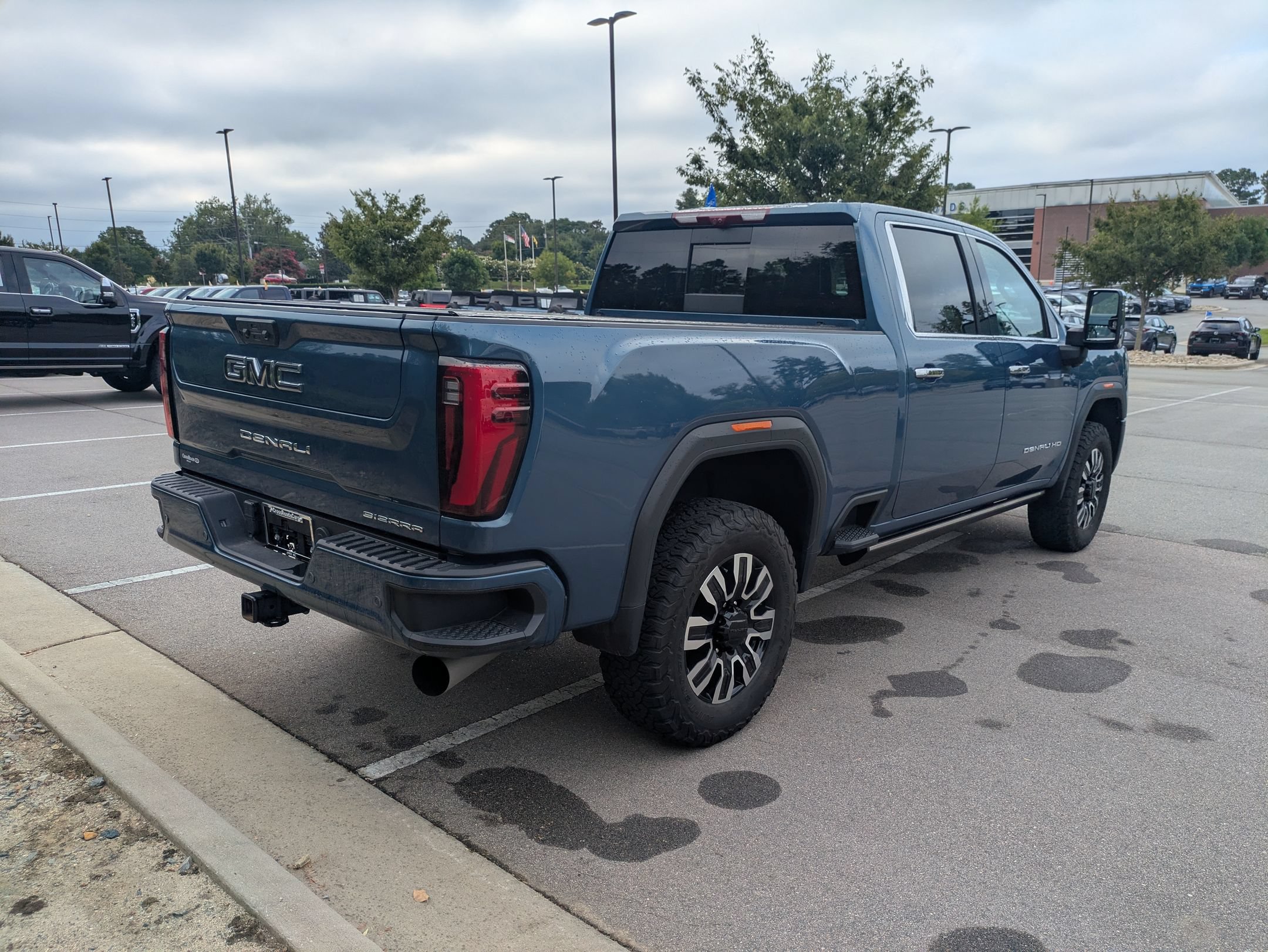 Used 2025 GMC Sierra 2500 Denali Ultimate AWD/4WD image 4