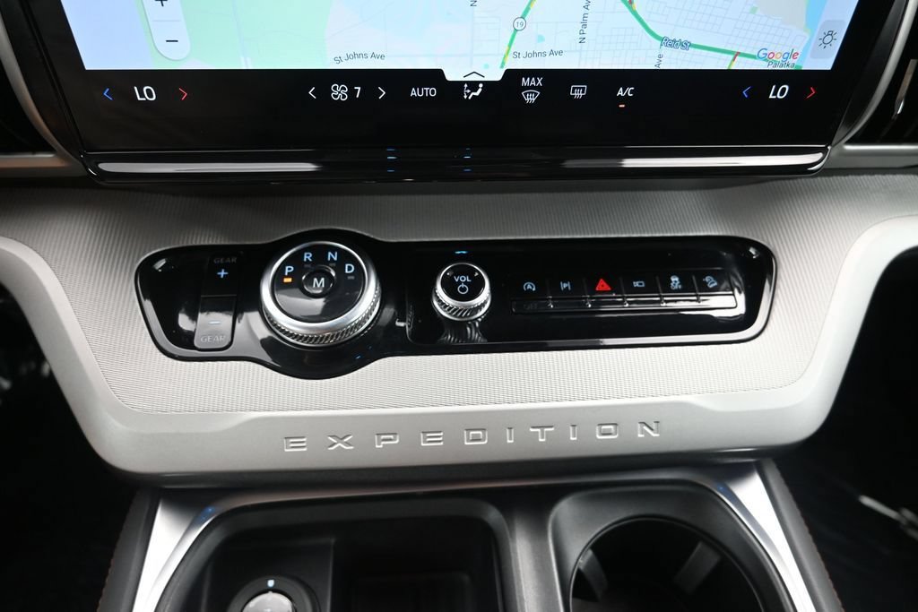 Certified 2025 Ford Expedition Active AWD/4WD image 18