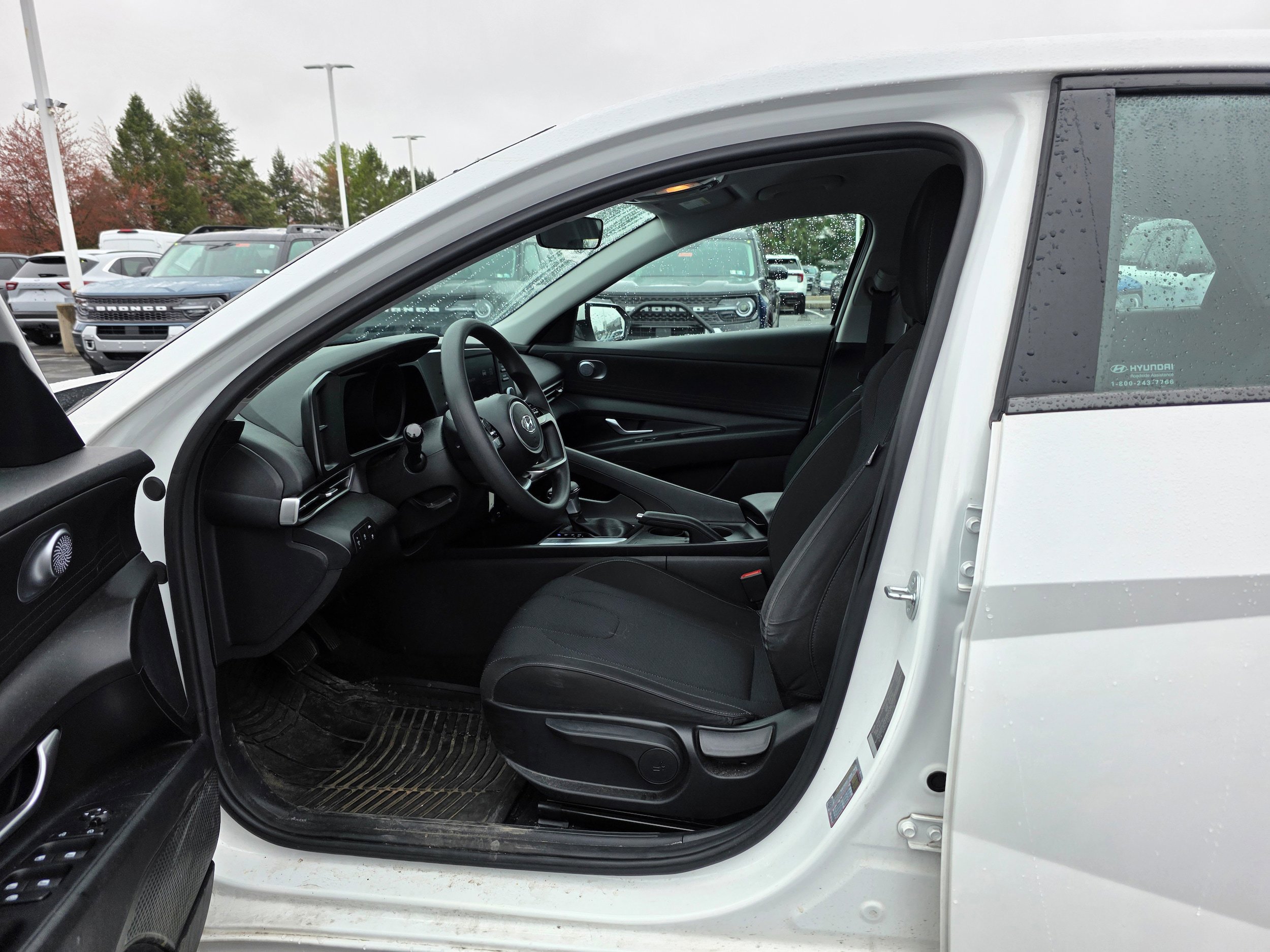 Used 2023 Hyundai Elantra SE FWD image 18