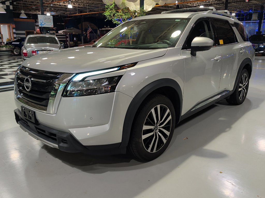 Used 2023 Nissan Pathfinder Platinum AWD/4WD image 8