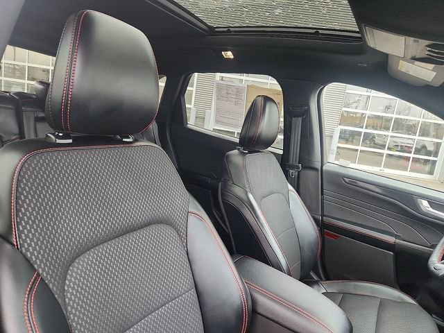 Certified 2023 Ford Escape ST-Line Select w/ Tech Pack #2 image 32