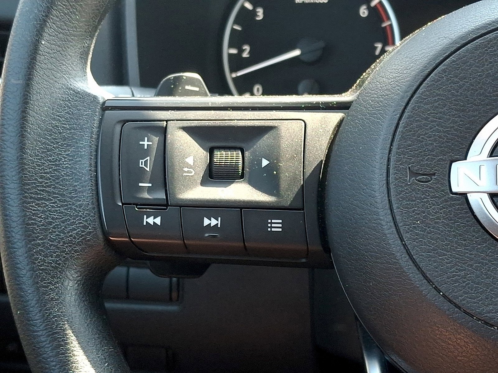 Used 2024 Nissan Rogue SV FWD image 19