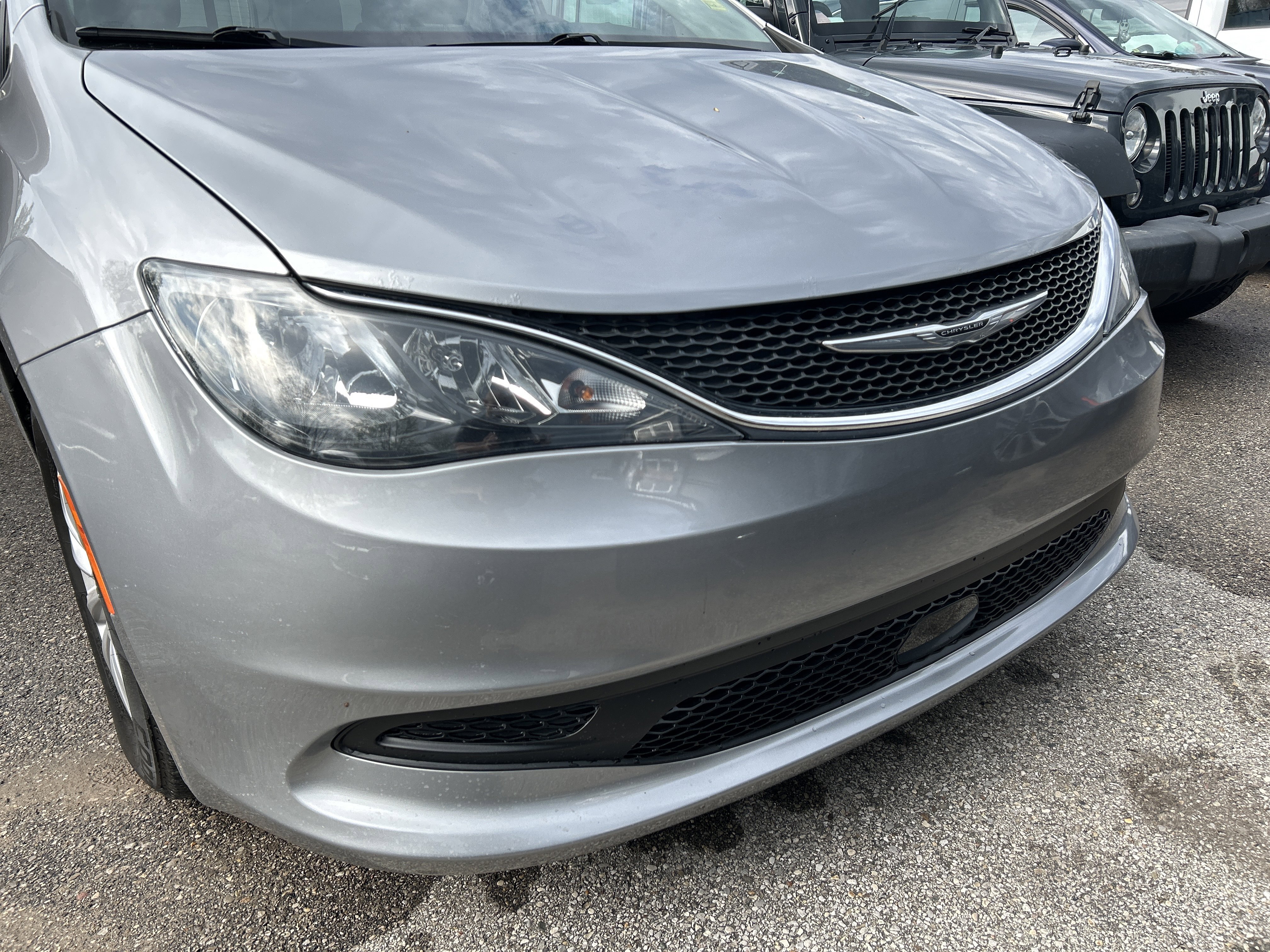 Used 2021 Chrysler Voyager Lxi FWD image 6