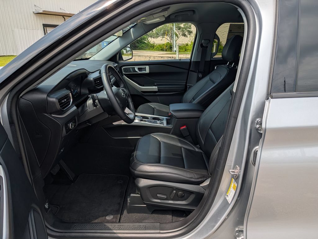 Certified 2023 Ford Explorer XLT w/ Equipment Group 202A AWD/4WD image 19